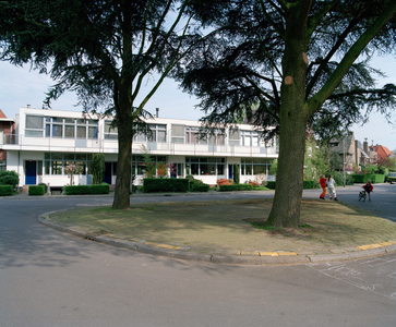 21656 Gezicht op de voorgevels van het huizenblok Robert Schumannstraat 13-19 te Utrecht, dat in 1932 ontworpen is door ...